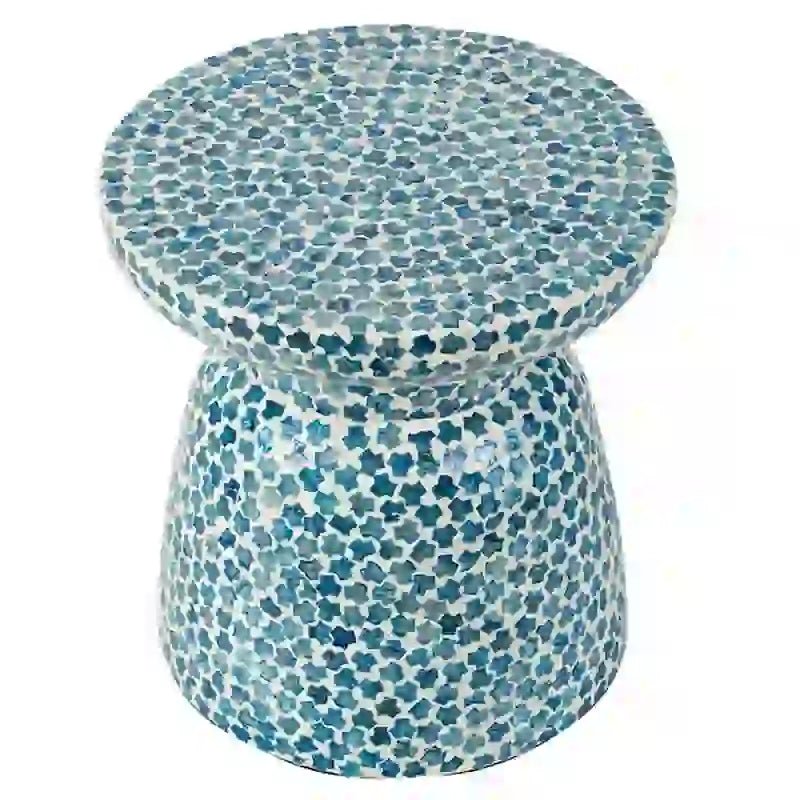 Taburete y mesa auxiliar con mosaico de conchas de capiz