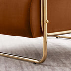 Sillón ancho de terciopelo con respaldo cilíndrico y estructura metálica