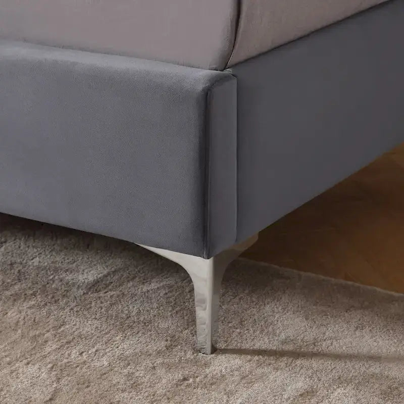 Base de cama tapizada en terciopelo tamaño queen con patas de metal de 6 pulgadas