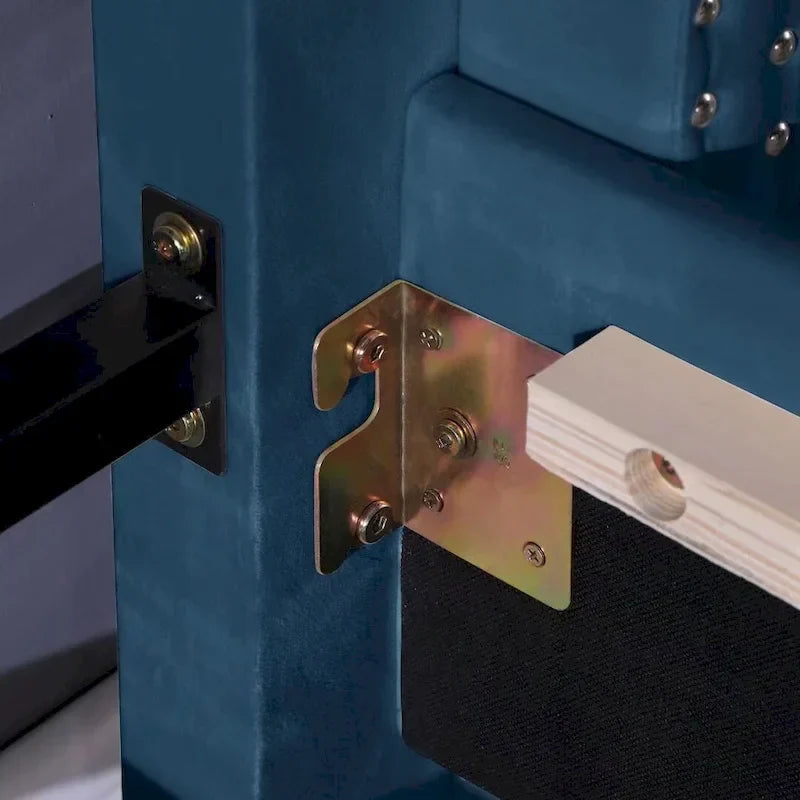 Base de cama tapizada en terciopelo tamaño queen con patas de metal de 6 pulgadas