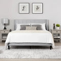 Cama tapizada con plataforma y cabecero capitoné con canales