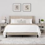 Cama tapizada con plataforma y cabecero capitoné con canales
