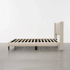 Cama tapizada con plataforma y cabecero capitoné con canales