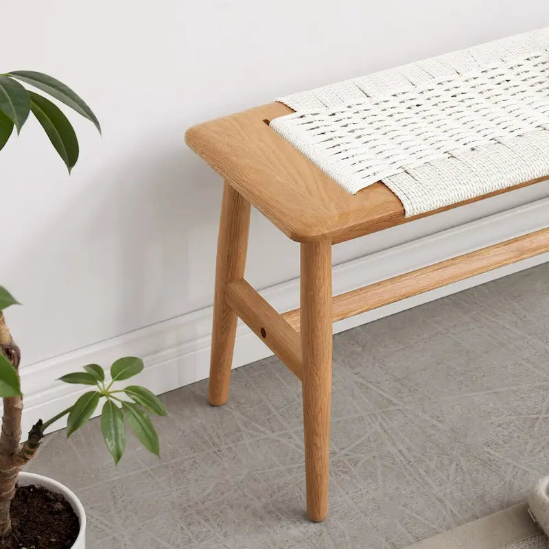 Banco de madera maciza con asiento de rejilla