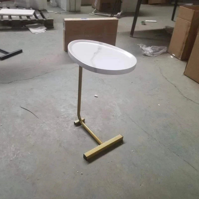 Mesa auxiliar en forma de C con estructura de metal, juego de 2 – Blanco